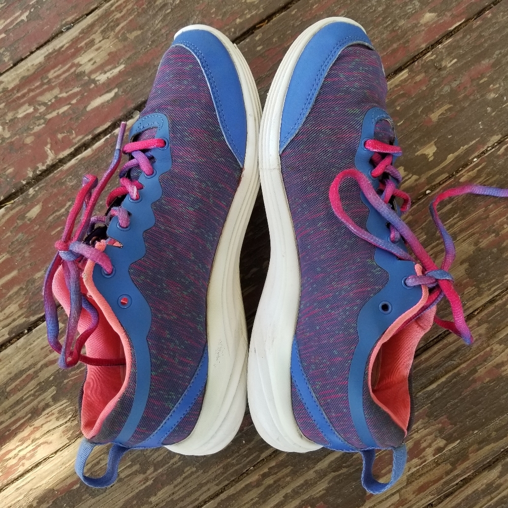 Vionic Agile Fyn women's running shoes, sold out style. Lace up, sz 7.5